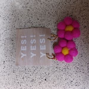 WOMENS HAND MADE FELTED EARRINGS NWOT